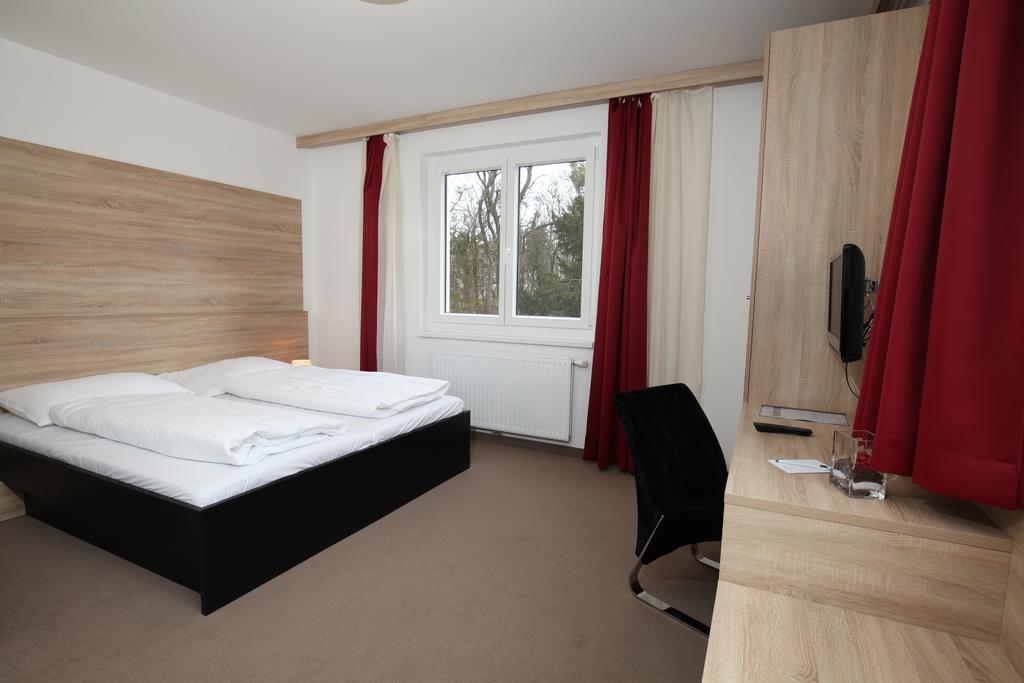 Seminarhotel Springer Schloessl Vienna Room photo
